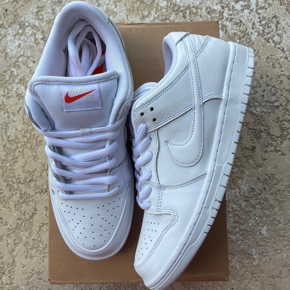 Tried on/VNDS Nike SB Dunk Low ISO Triple White. OG ALL. Men's size 9.5.